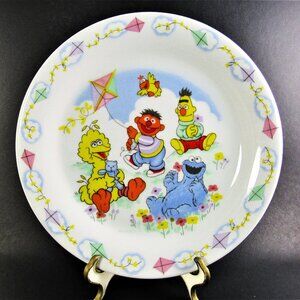 NEWCOR SESAME STREET PORCELAIN CHILD'S PLATE "FLYING A KITE" MADE IN JAPAN